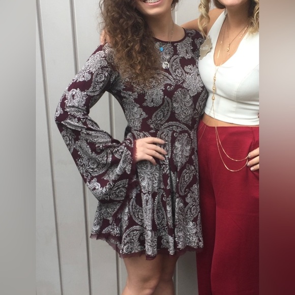 Urban Outfitters Ecote Sascha Bell Sleeve Mini Dress in Maroon Paisley - Picture 12 of 13